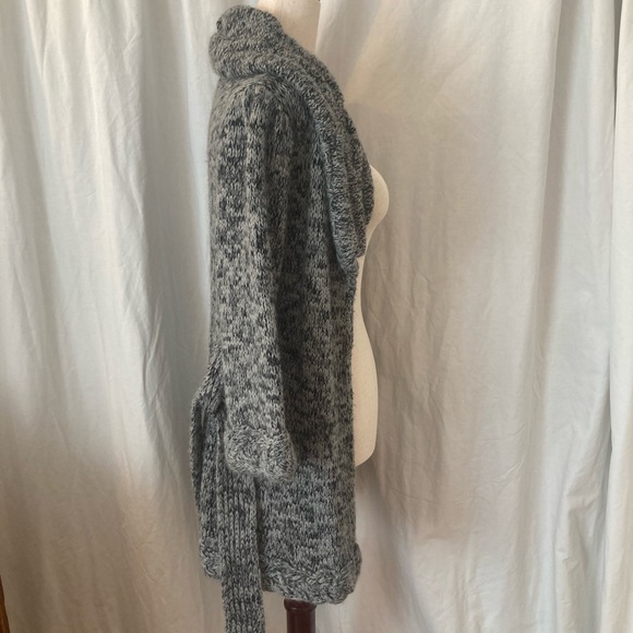 BCBG Max Azria Grey chunky wool blend knit jacket style sweater, belted, size L - Picture 5 of 12